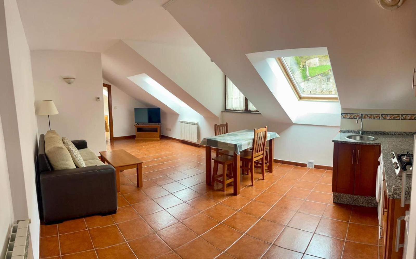 Apartamentos Puente La Molina Кареня де Кабралес Екстериор снимка