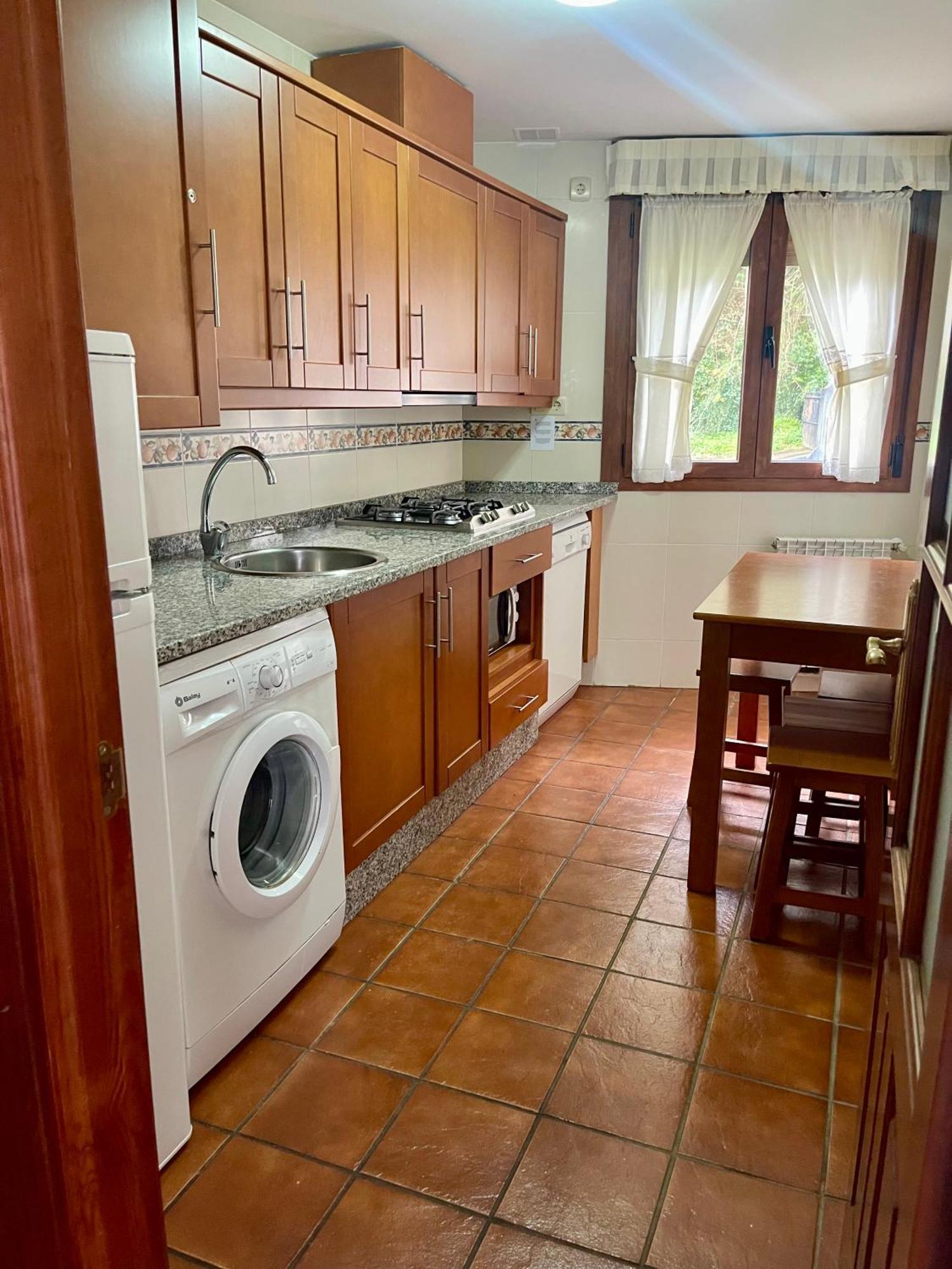 Apartamentos Puente La Molina Кареня де Кабралес Екстериор снимка