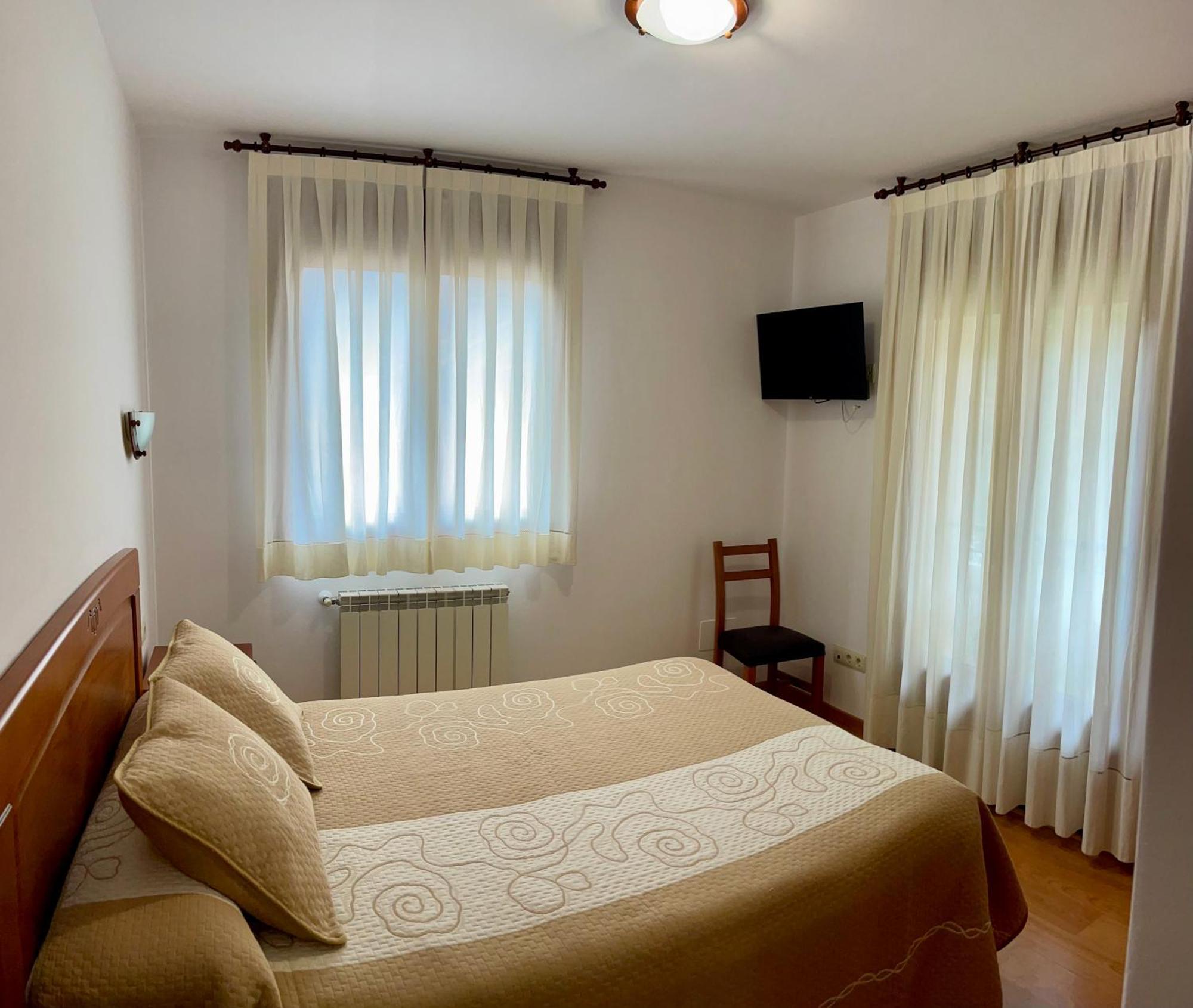 Apartamentos Puente La Molina Кареня де Кабралес Екстериор снимка